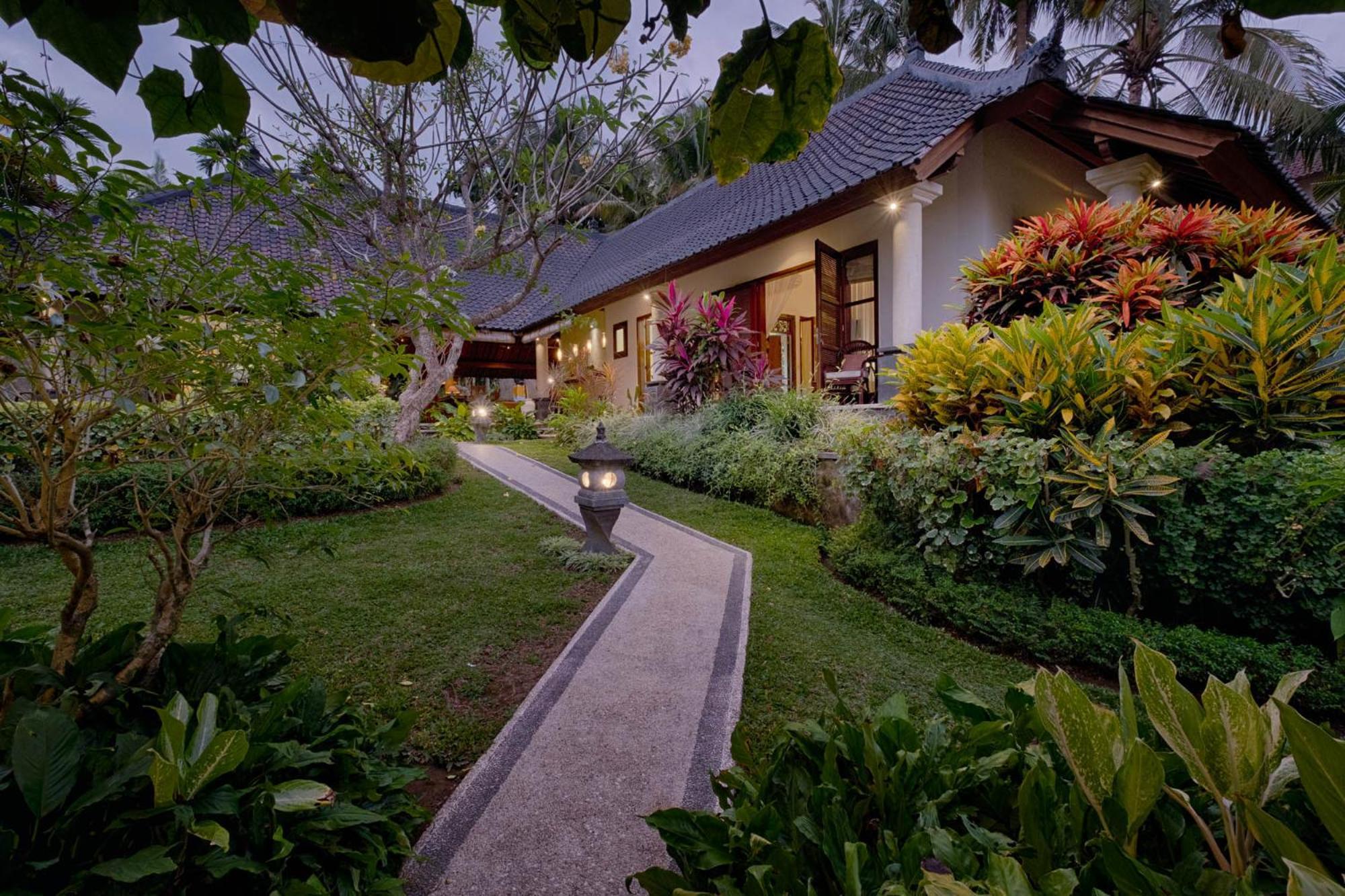 Kutus Kutus Saba Beach Villa Yogyakarta Exterior photo